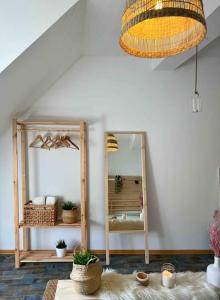 a room with a mirror and a table with plants at Boho Apartment in der Stadtmitte in Lahr