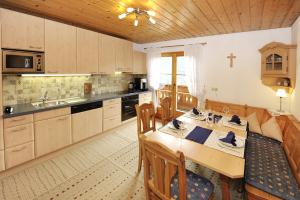 Kuchyň nebo kuchyňský kout v ubytování Haus Natalie