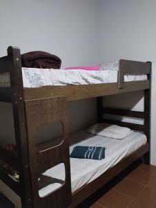 a pair of bunk beds in a room at Hospedagem Roze - in São José de Pedra Menina