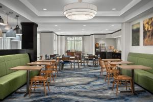 Posezení v ubytování Fairfield by Marriott Tacoma Puyallup