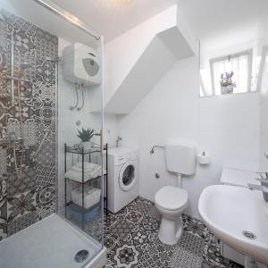 Kúpeľňa v ubytovaní Apartments with WiFi Split - 7596