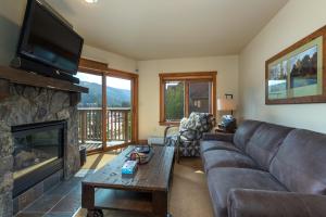 a living room with a couch and a fireplace at Red Hawk Lodge by Summit County Mountain Retreats in Keystone
