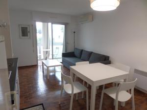 Posedenie v ubytovaní Studio Cabine Rénové avec Garage à 2 Pas de la Plage - Clim, Fibre, Animaux OK - FR-1-715-1