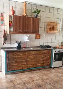 Espaço Jardim Secreto Hostel tesisinde mutfak veya mini mutfak