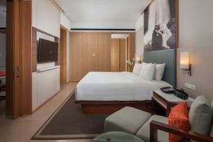Courtyard by Marriott Bali Seminyak Resort客房内的一张或多张床位