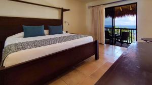 Ein Bett oder Betten in einem Zimmer der Unterkunft Catalonia Yucatan Beach - All Inclusive