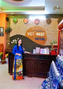 Lobi atau kawasan kaunter penerimaan di Viet Nhat Hotel
