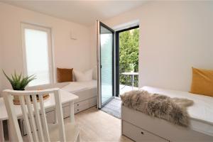 Postel nebo postele na pokoji v ubytování Aquamarin Ostseetraumsuite 02