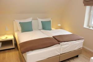 Ένα ή περισσότερα κρεβάτια σε δωμάτιο στο Strandvilla Birkenallee Haus Meerzeit