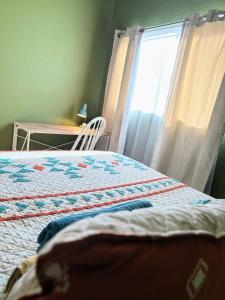 1 dormitorio con 1 cama y una ventana con cortinas en Rustic retreat room with desk in country house, en Hemet