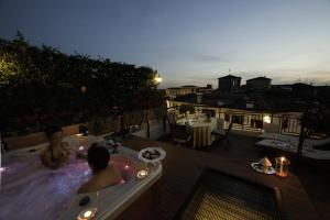 Bazén v ubytovaní Hotel Bologna ***S alebo v jeho blízkosti