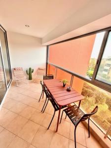 תמונה מהגלריה של Nest with sea view in Antibes באנטיב