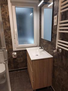 Kúpeľňa v ubytovaní Habitación en apartamento con zonas comunes compartida H2