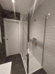 Kúpeľňa v ubytovaní Habitación en apartamento con zonas comunes compartida H2