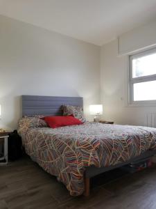 Zdjęcie z galerii obiektu Condo with direct access to the beach w Hyères