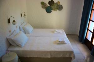 Postel nebo postele na pokoji v ubytování Poseidon Blue Gastronomy Hotel