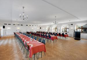 Restoran või mõni muu söögikoht majutusasutuses Hotel Phønix Brønderslev