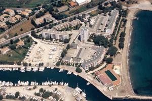 Zdjęcie z galerii obiektu Condo with direct access to the beach w Hyères