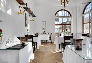 Restoran või mõni muu söögikoht majutusasutuses Hotel Phønix Brønderslev