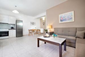 A seating area at Aptera Beach Apartment