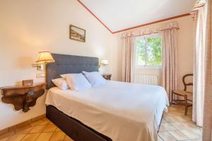 A bed or beds in a room at Finca Santa Maria Near Palma