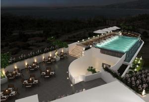 Blick auf den Pool und das Resort in der Unterkunft Otres Beach Hotel in Sihanoukville