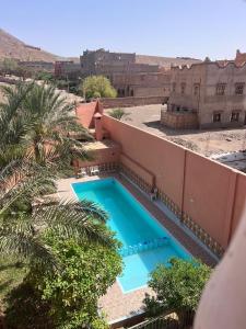 Vaade basseinile majutusasutuses Riad Perlamazigh või selle lähedal