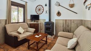 A television and/or entertainment centre at Chalet La Raya Conil de la Frontera by Ruralidays