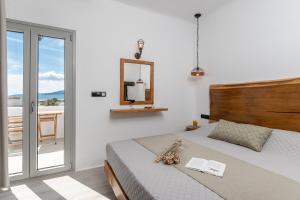 A bed or beds in a room at Sunshine Plaka Naxos