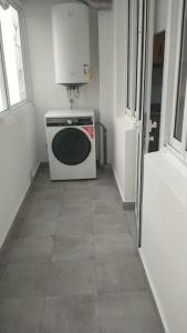Zdjęcie z galerii obiektu Apartamento de 3 habitaciones a estrenar en Ferrol w mieście Ferrol