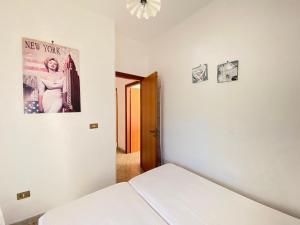 a room with a bed and pictures on the wall at Gallipoli Center 3 in Gallipoli +28 photos