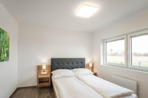 Postel nebo postele na pokoji v ubytování Appartements Thermen-Golfresort Pannonia + 35 fotografií