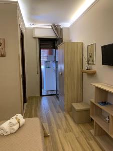 Televízia a/alebo spoločenská miestnosť v ubytovaní Emyteo Apartment