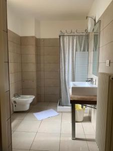 a bathroom with a sink and a toilet and a shower at Leon doro in Parma