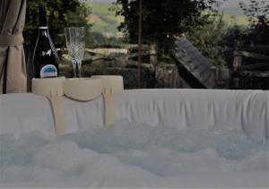 Foto dalla galleria di Shepherds hut with hot tub a Bodmin