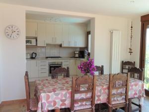 a kitchen and dining room with a table and chairs at Dalí in Begur
