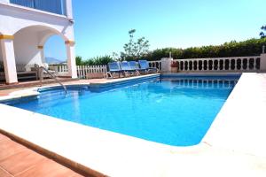 Bazén v ubytovaní Villa Seaview Suncoast Luxury alebo v jeho blízkosti