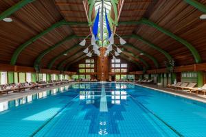 a large swimming pool with a large ceiling at Spa Residence Carbona Hévíz Apartments KAKADU 203 B in Hévíz