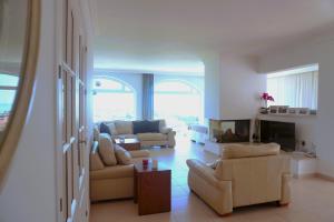 Posedenie v ubytovaní Villa Seaview Suncoast Luxury