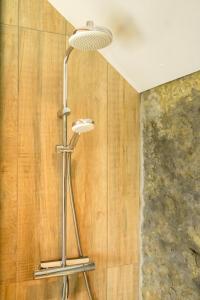 Koupelna v ubytování Le Fermage - logement avec piscine, sauna et jacuzzi