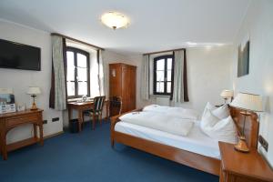 Postel nebo postele na pokoji v ubytování AKZENT Hotel Franziskaner + 37 fotografií