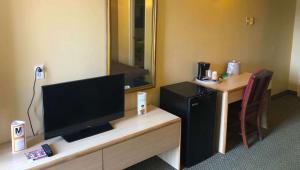 TV a/nebo společenská místnost v ubytování M Star Hotel Mansfield