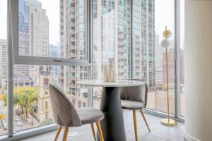 Ảnh trong thư viện ảnh của River N 1BR w Gym Pool WD nr L CHI-124 ở Chicago