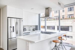 Ảnh trong thư viện ảnh của River N 1BR w Gym Pool WD nr L CHI-124 ở Chicago