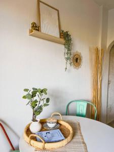 Łóżko lub łóżka w pokoju w obiekcie Apartamento moderno y acogedor cerca del mar
