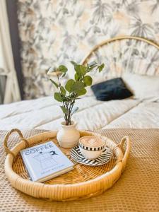 Łóżko lub łóżka w pokoju w obiekcie Apartamento moderno y acogedor cerca del mar