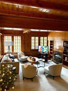 a large living room with a christmas tree in it at Chalet St-François in Ollon