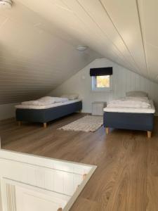 Postel nebo postele na pokoji v ubytování Hjellebua - Stamsund, i hjertet av Lofoten