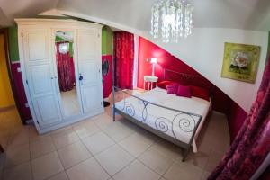 En eller flere senge i et værelse på Captain's House