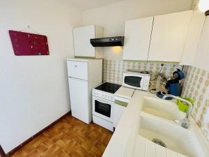 Zdjęcie z galerii obiektu Appartement Spacieux au Cap d'Agde - Vue Port, Proche Plage, Parking Inclus - FR-1-723-31 w Cap d'Agde +2 zdjęcia